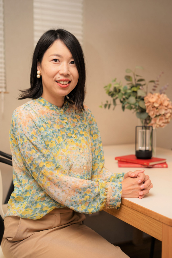 小林 律子